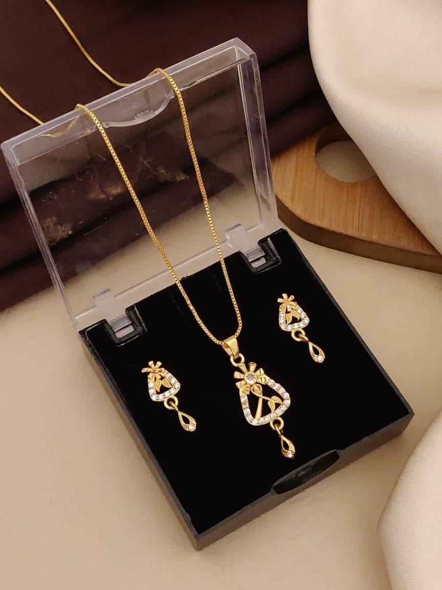 Elegant Gold-Tone Pendant Necklace & Earrings Set