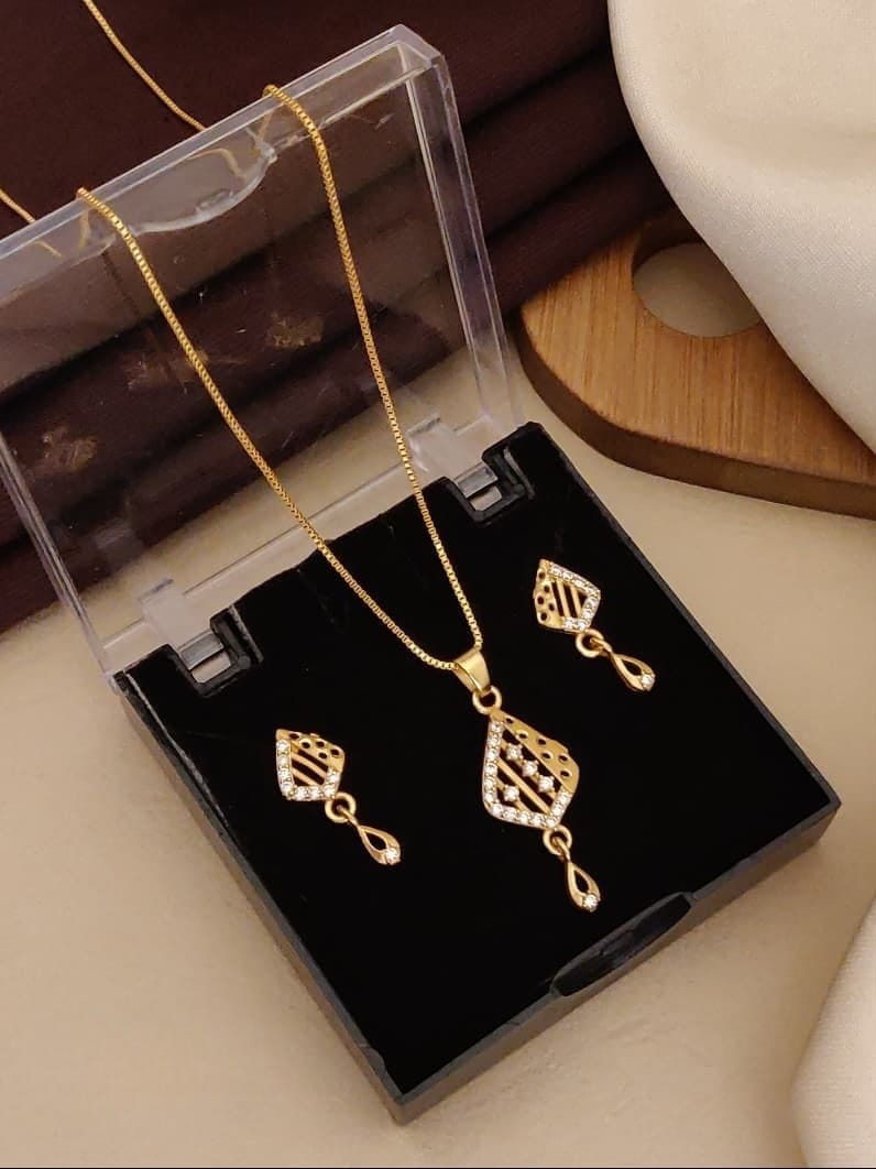 Elegant Gold-Tone Pendant Necklace & Earrings Set